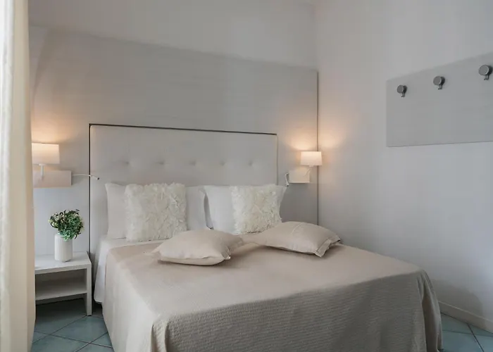 Ca' Bianca Hotel 3*
