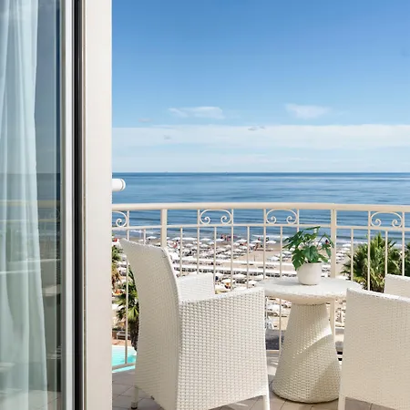 Ca' Bianca Hotel 3*